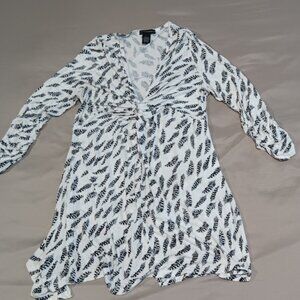 Grace Elements Tunic Blouse Women's LG Feather Print White Black V-Neck Spandex